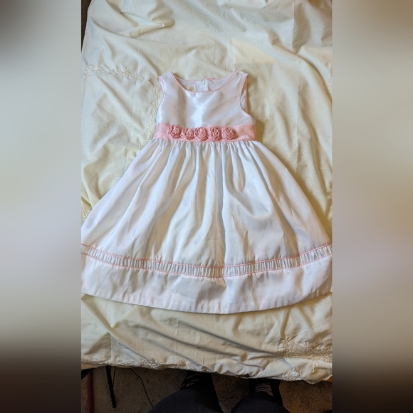 Cinderella sz6 White w/ pink ribbon sleeveless EUC - Picture 2 of 4